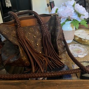 Louis Vuitton vintage boho icon bag